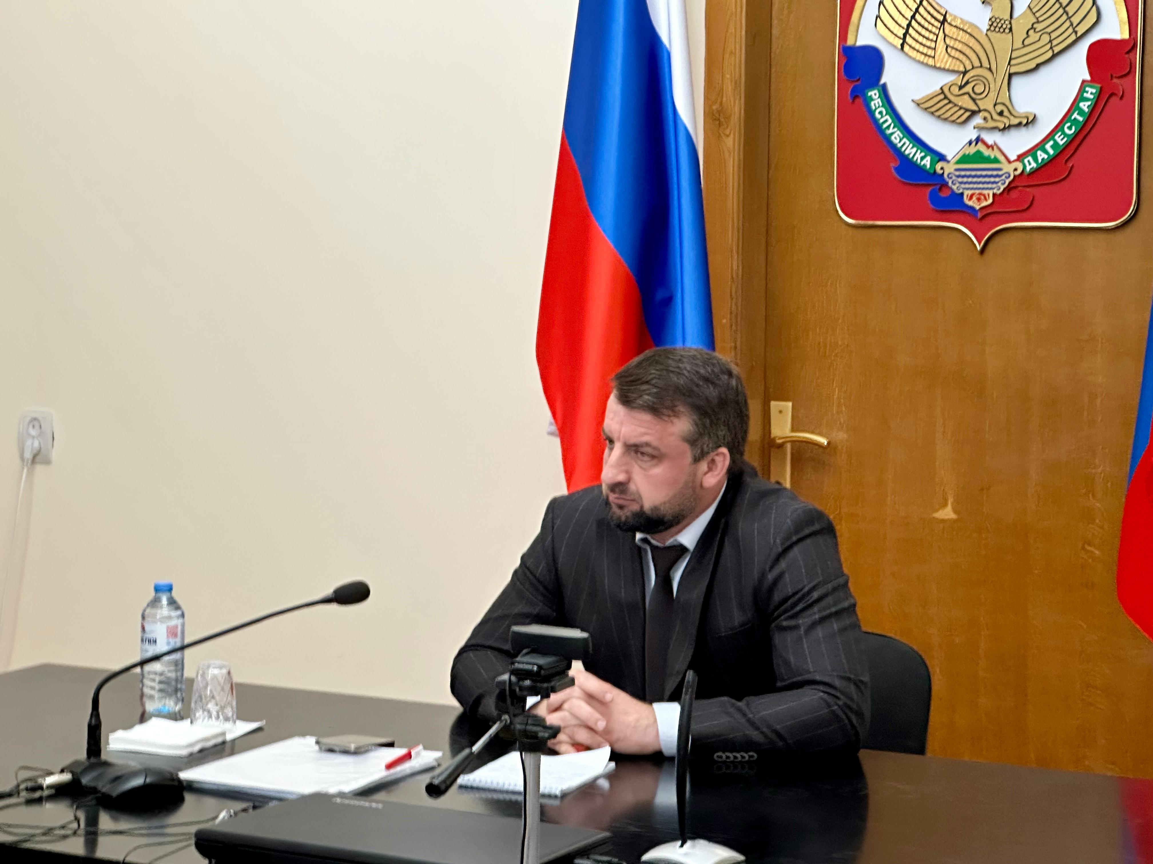 Глава Избербаша провел совещание по вопросам обеспечения жильем детей-сирот