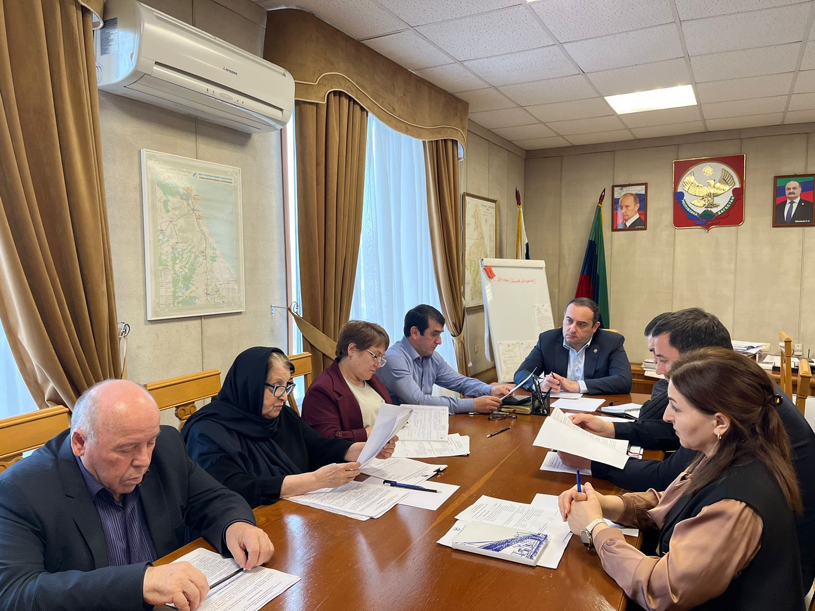 Вопросы безопасности в период новогодних праздников обсудили в администрации Каякентского района