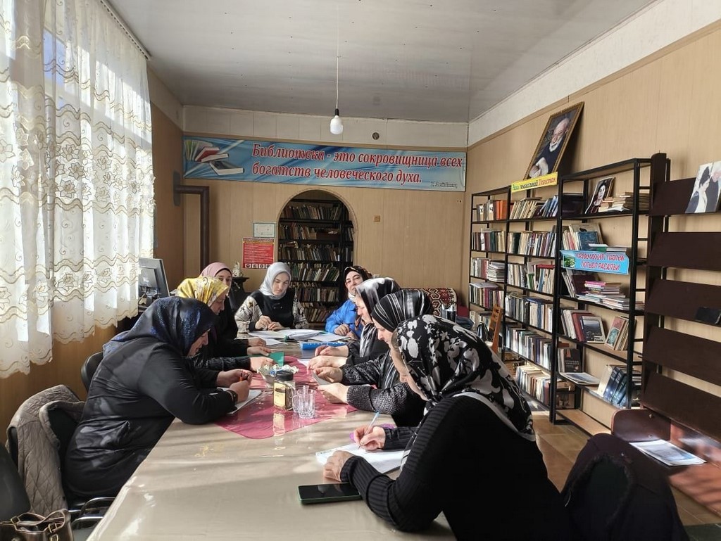 Соцработники Казбековского района оказали помощь жителям села Буртунай Казбековского района