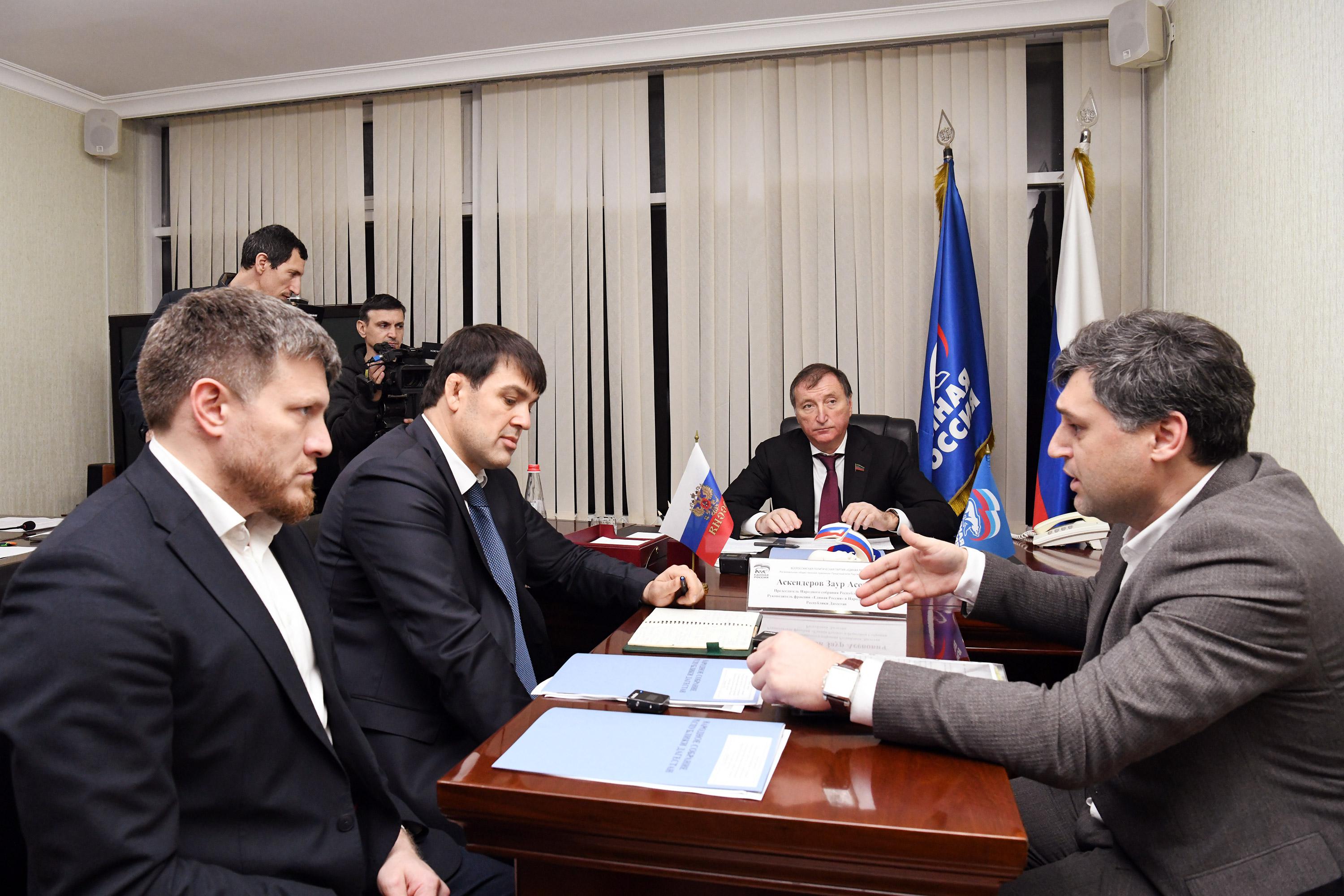 Спикер парламента Дагестана Заур Аскендеров провел прием граждан