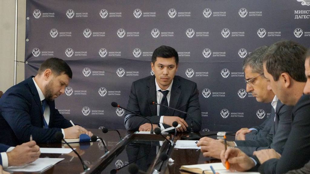 В Минстрое Дагестана обсудили ход строительства социальных объектов в рамках нацпроектов