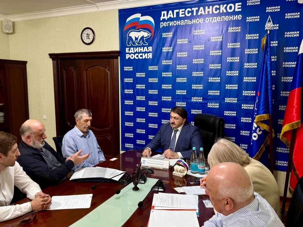 Депутат Госдумы РФ Джамаладин Гасанов выслушал обращения дагестанцев