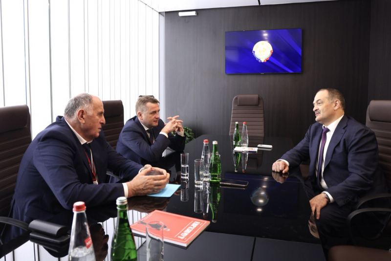 Межрегиональное сотрудничество и развитие проектов в АПК – главные темы третьего дня ПМЭФ