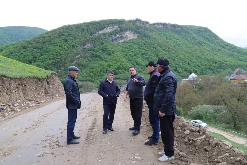 Глава Табасаранского района проинспектировал ремонт автодороги «Хучни – Джульджаг»