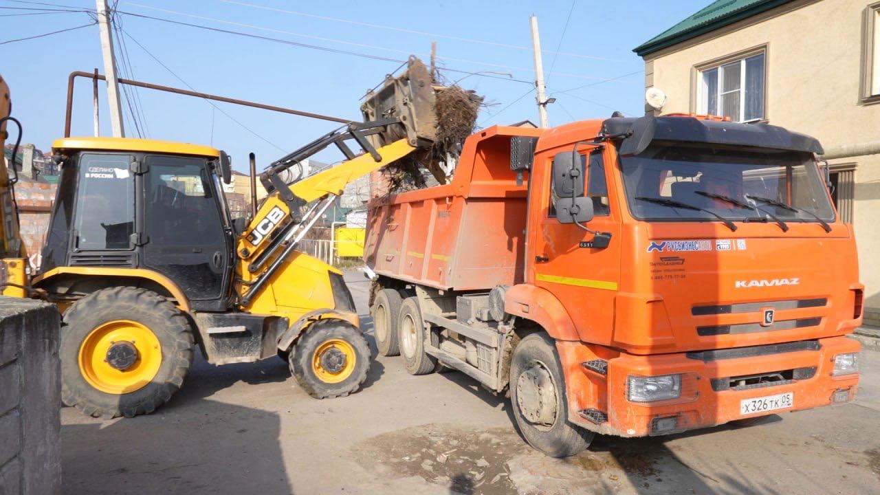 В Махачкале проводят работу по ликвидации несанкционированных свалок