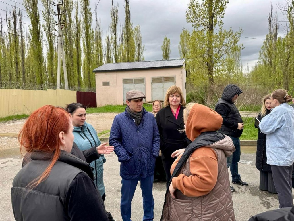 Депутаты от «Единой России» встретились с жильцами многоквартирного дома