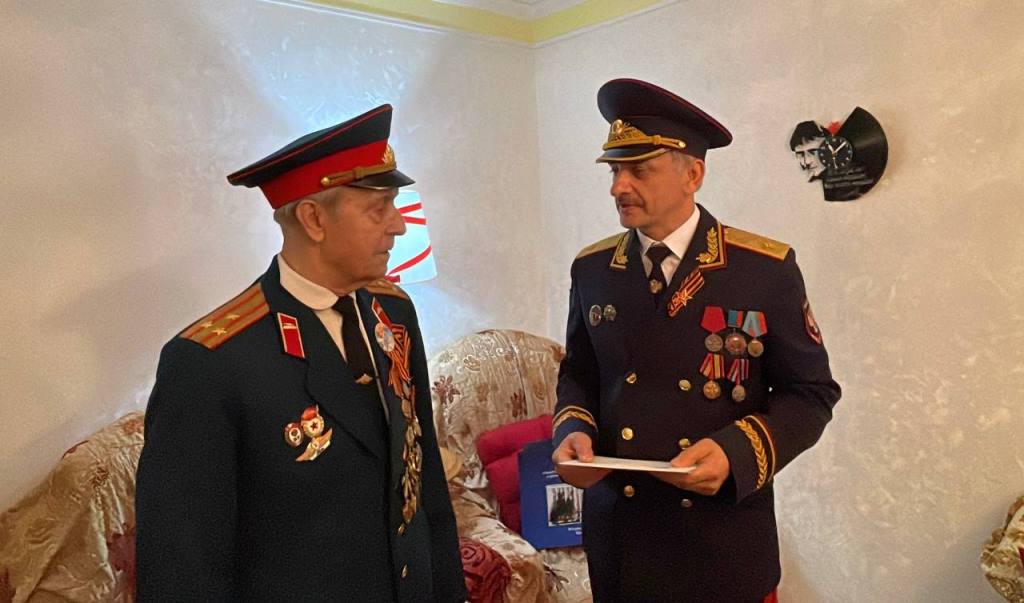 Глава Миннаца РД Энрик Муслимов навестил бывшего узника концлагеря Евгения Якимца