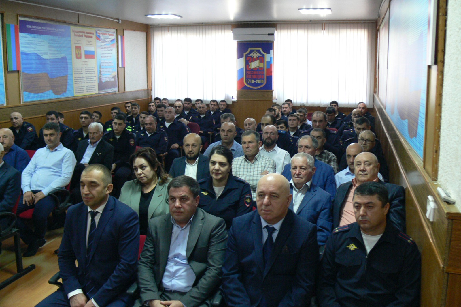 Врио главы Магарамкентского района поздравил сотрудников МВД с профессиональным праздником