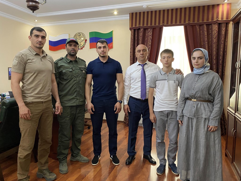 Участникам СВО вручили удостоверения в Сергокалинском районе