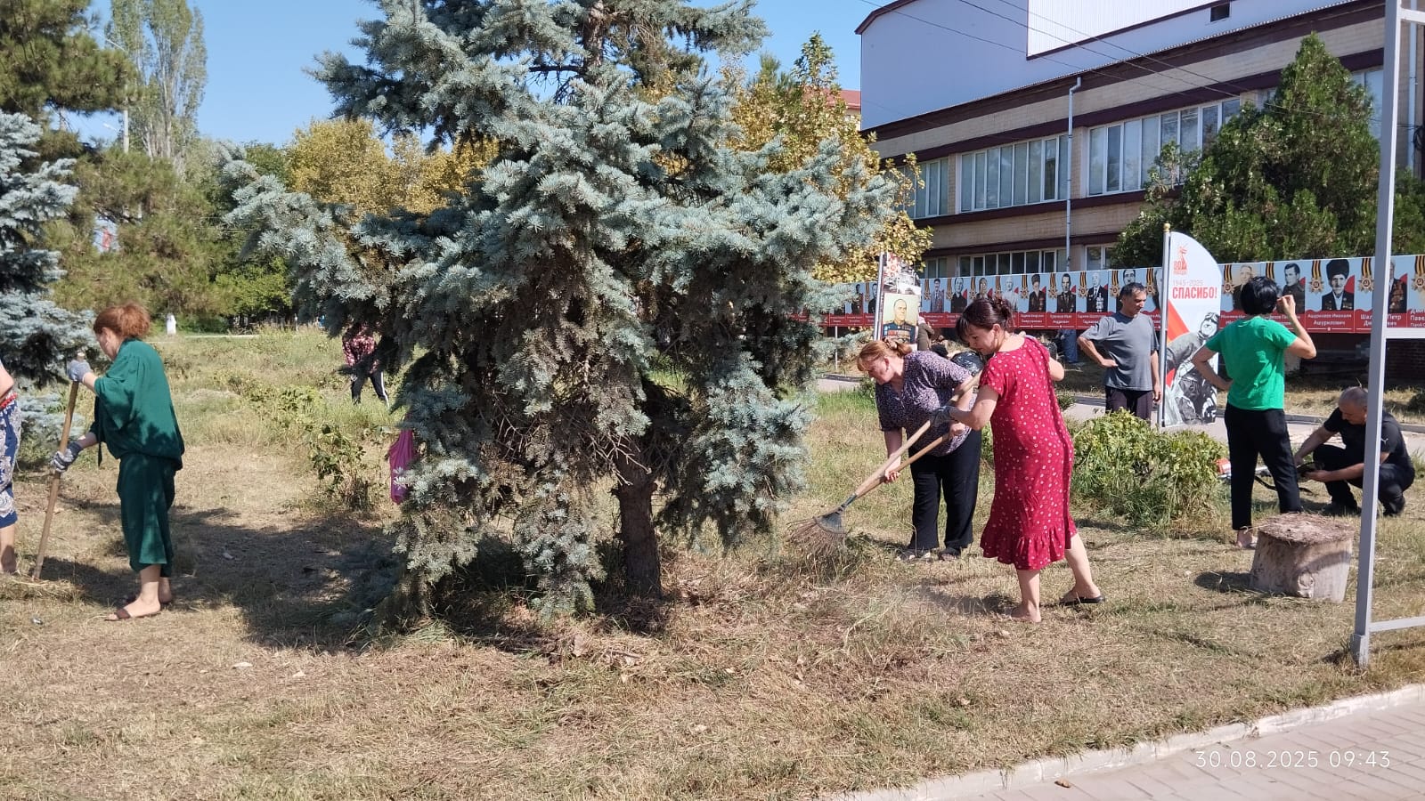 Марафон чистоты: в Избербаше в преддверии учебного года состоялся масштабный субботник