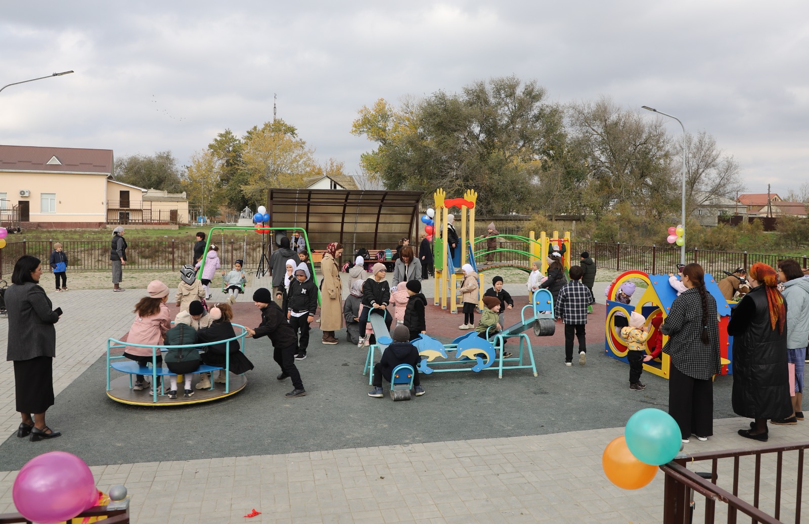 В селе Черняевка Кизлярского района открыли новую детскую площадку
