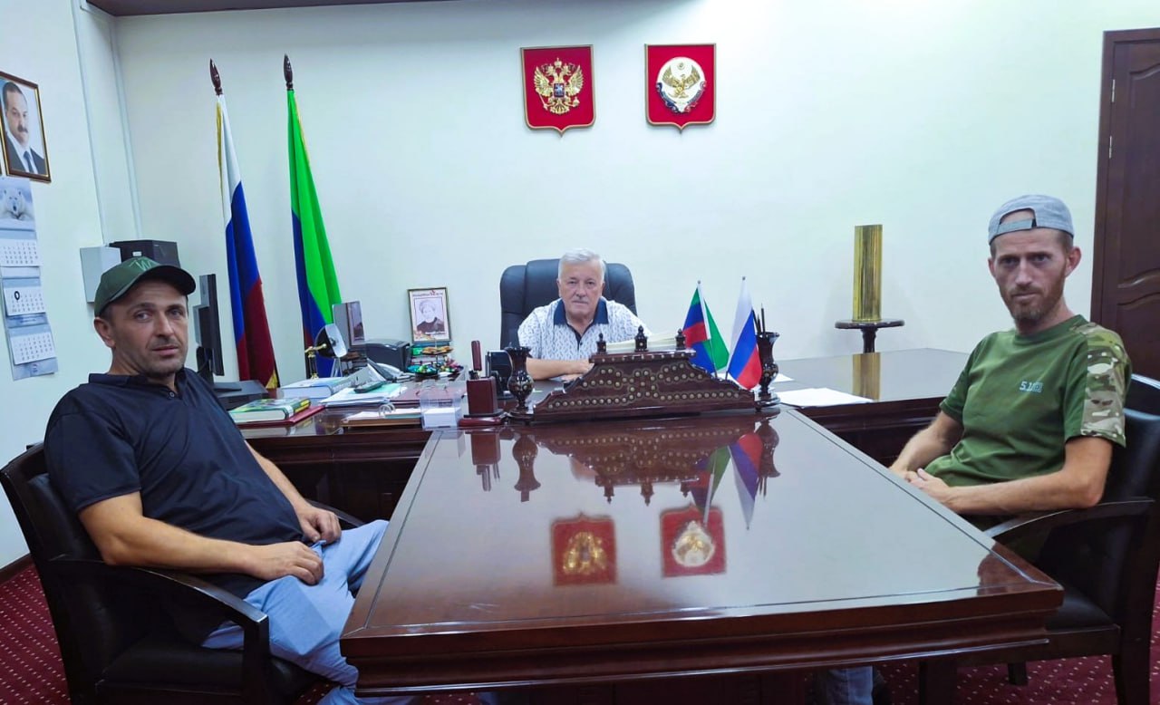 Глава Гумбетовского района Галип Галипов встретился с участниками СВО