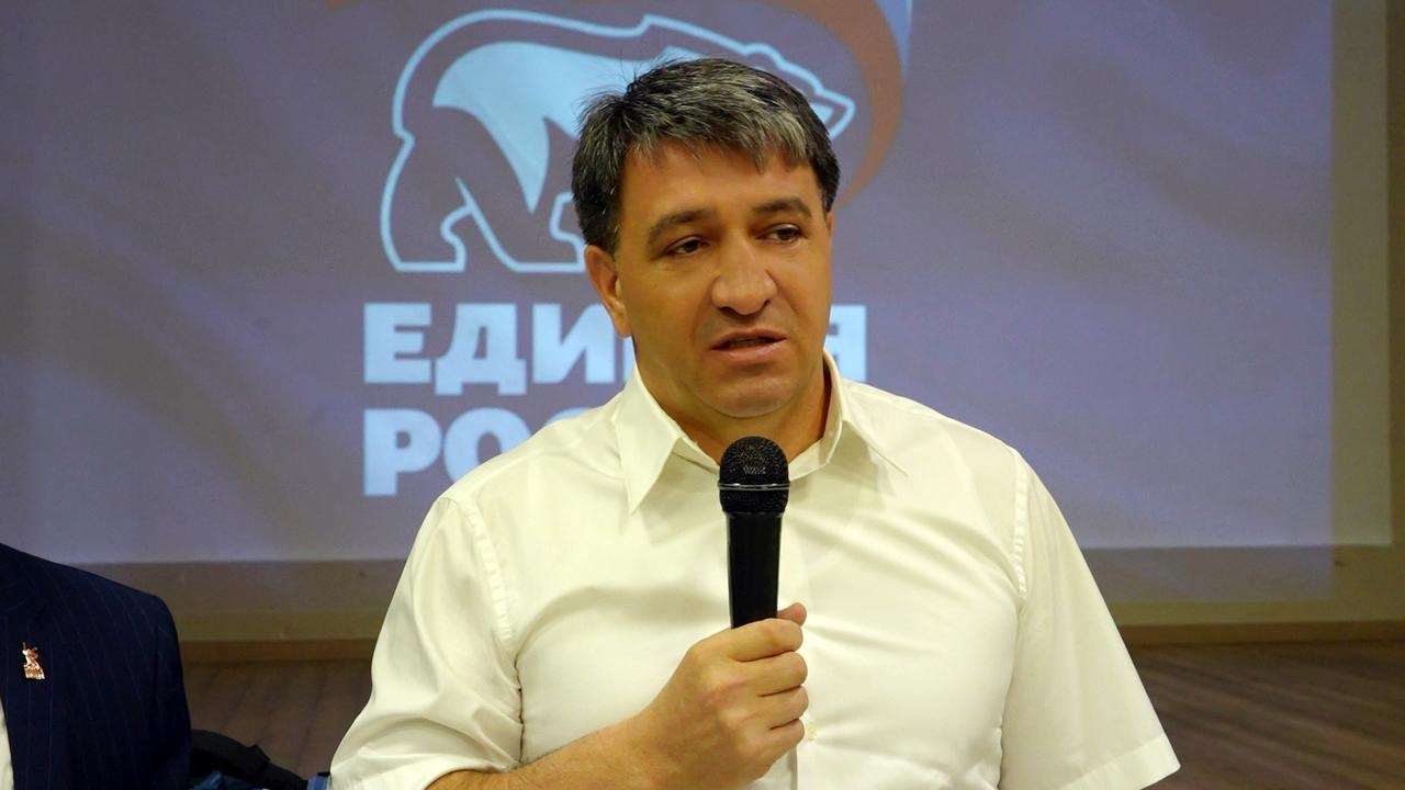 Джамбулат Салавов ко Дню знаний поздравил детей школы-интерната №5 Махачкалы