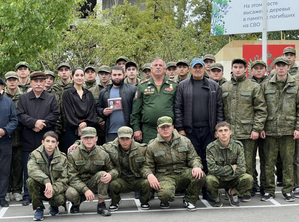 Представители «Единой России» организовали для студентов встречу с участником СВО