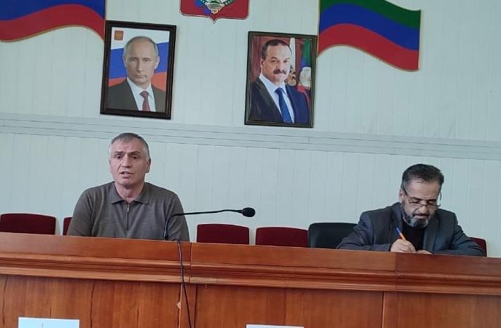 Глава Тляратинского района провел еженедельное аппаратное совещание