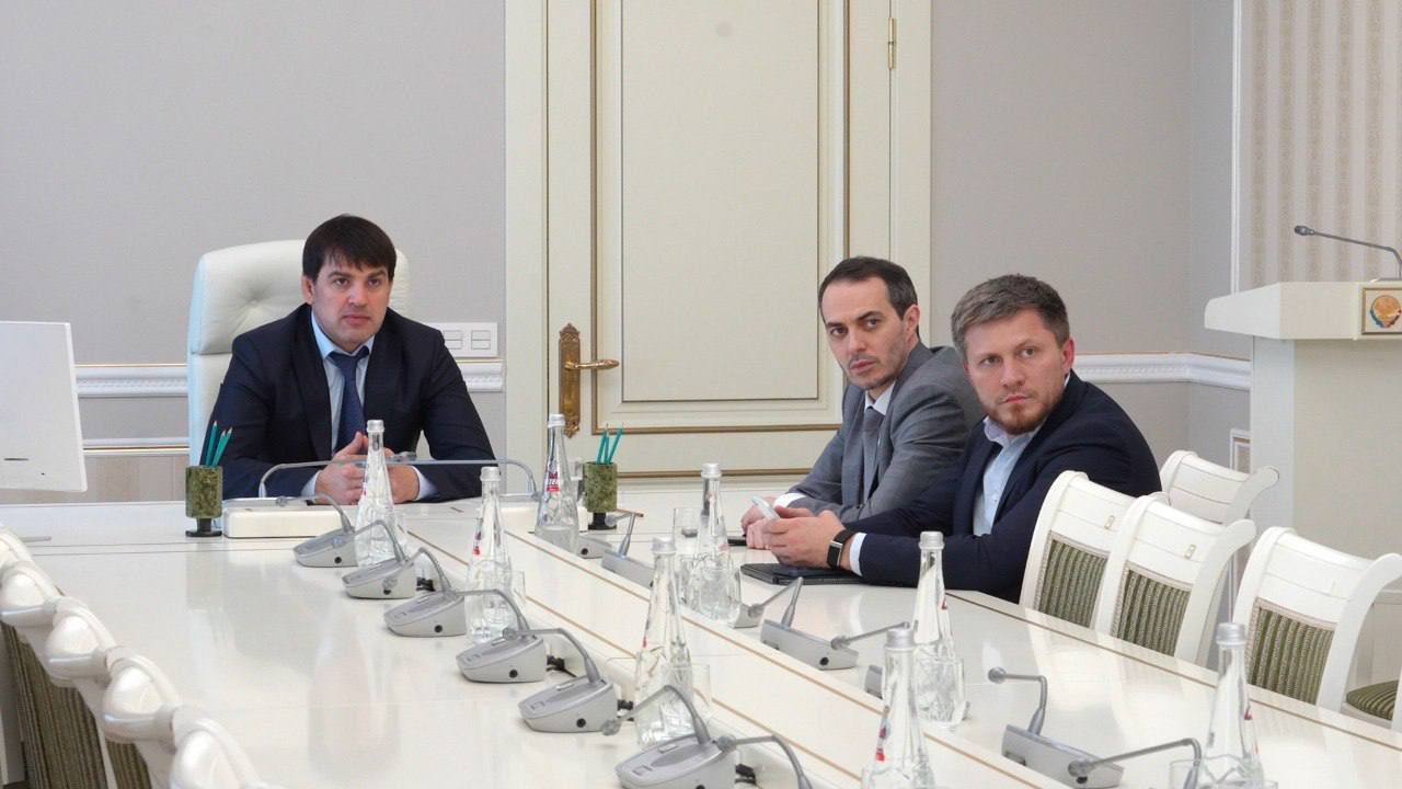 Врио Махачкалы принял участие в заседании, посвящённом подготовке к осенне-зимнему периоду