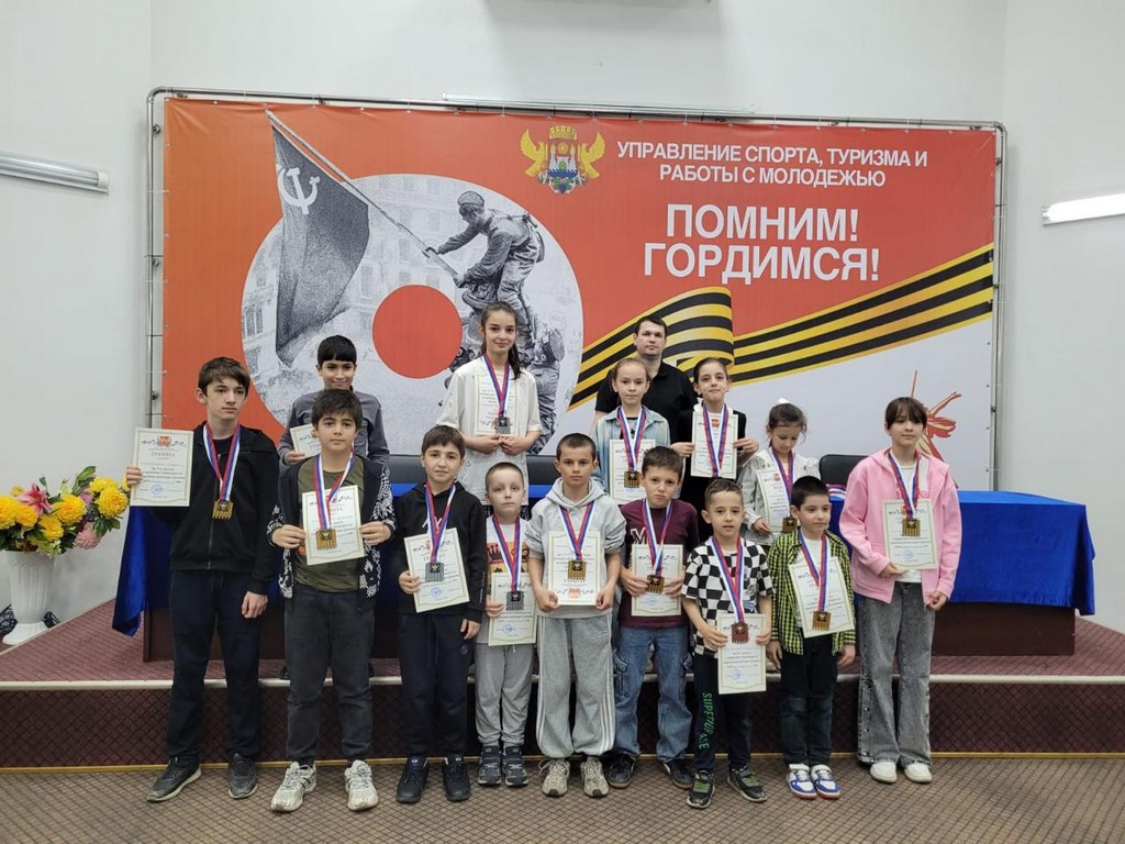 В Махачкале впервые провели соревнования по шахматной композиции