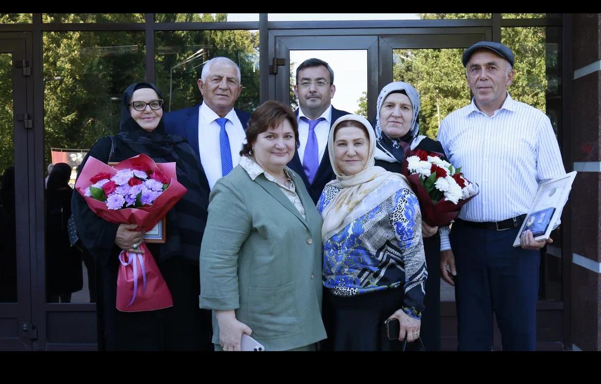 Семьи Ахвахского района наградили в День семьи, любви и верности