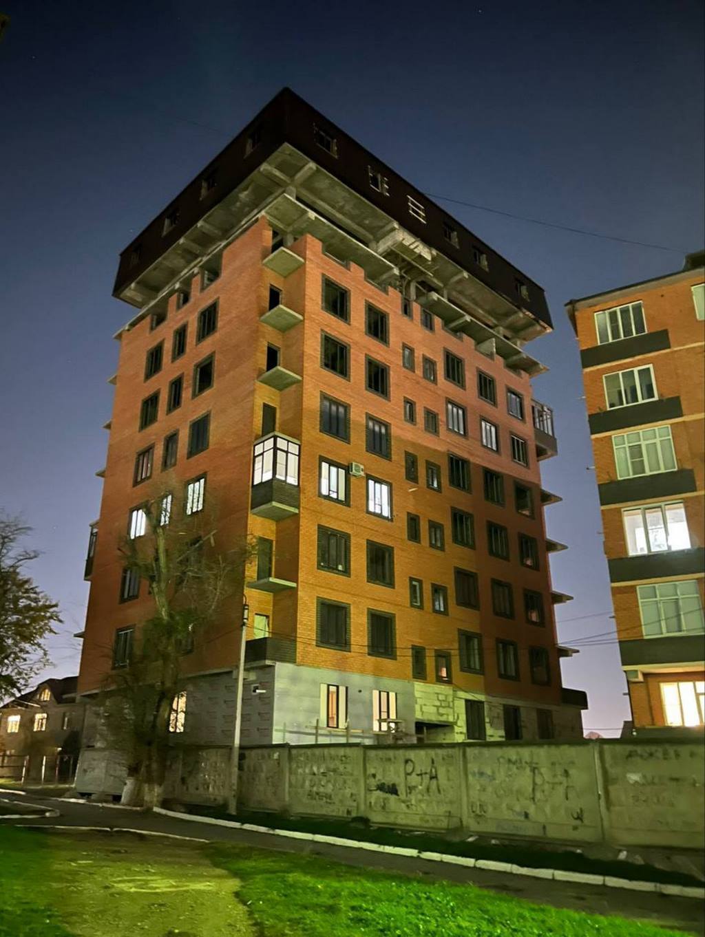 В Махачкале суд постановил снести незаконно построенную многоэтажку