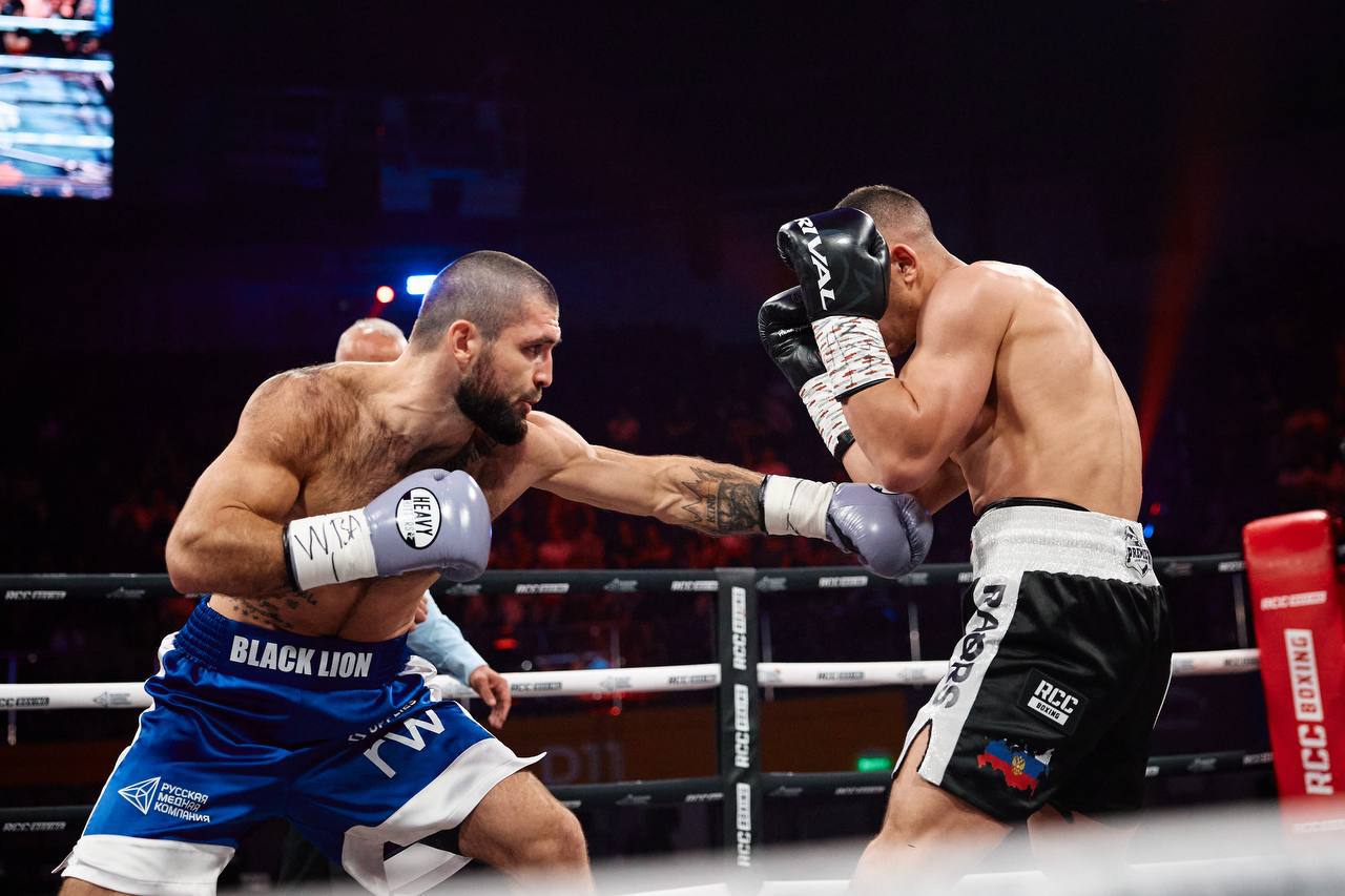 Магомед Курбанов проиграл в главном событии турнира RCC Boxing в Екатеринбурге