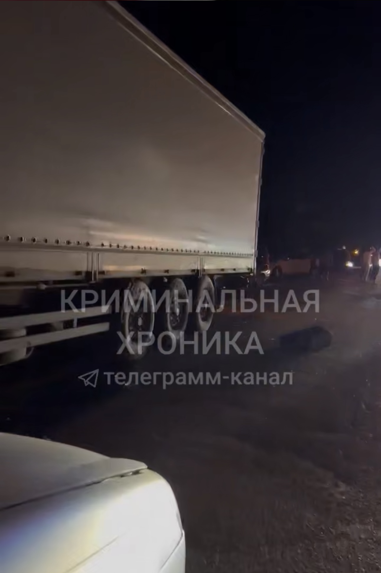 Фура столкнулась с двумя легковушками в Дагестане, погиб один человек