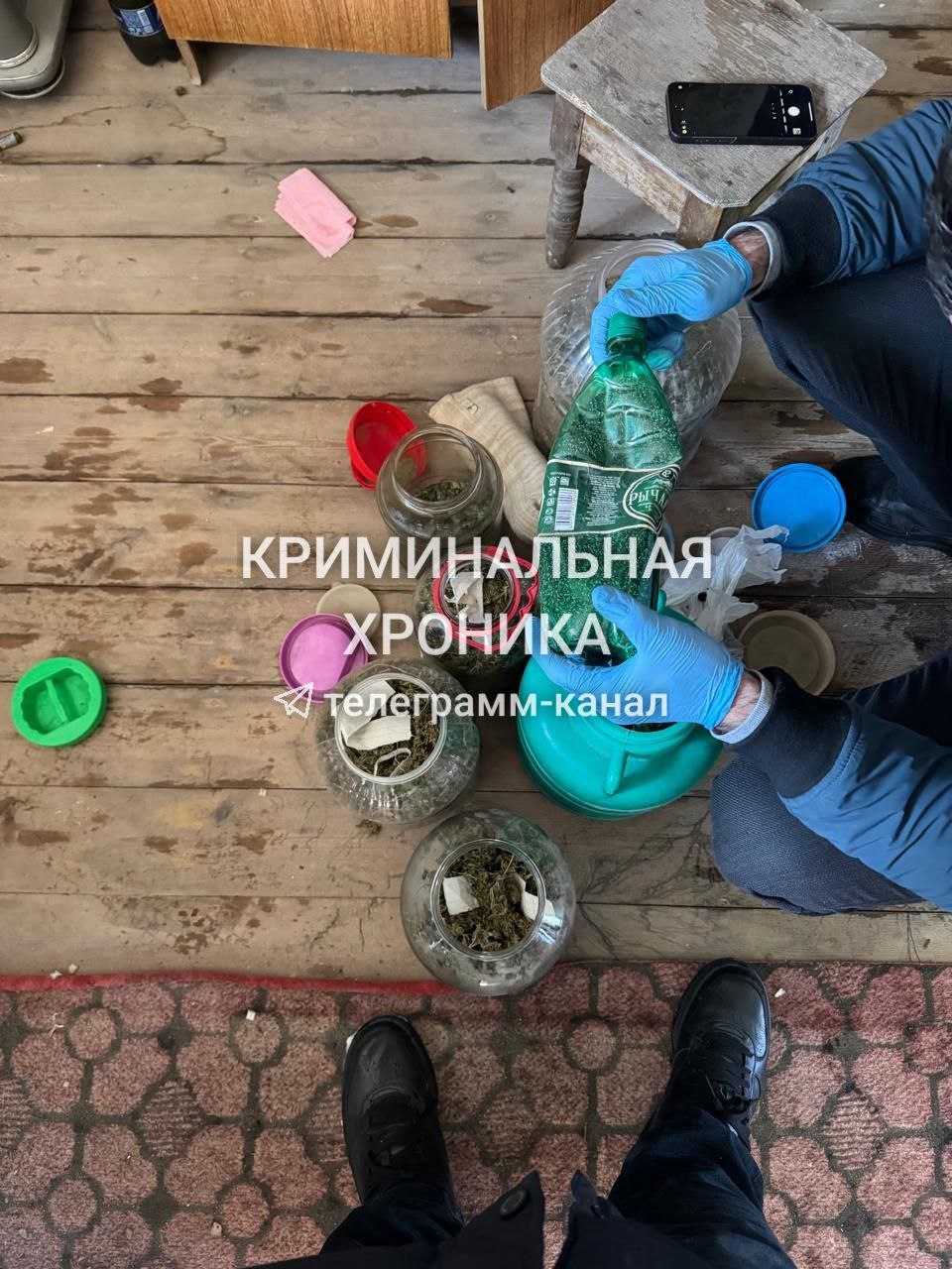 Около килограмма марихуаны изъяли полицейские у жителя Каспийска