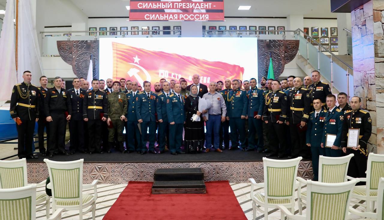 Абдулмуслим Абдулмуслимов поздравил дагестанцев с Днем защитника Отечества