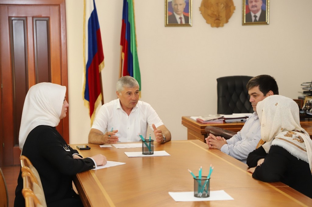 Глава Кизлярского района провел очередной прием граждан