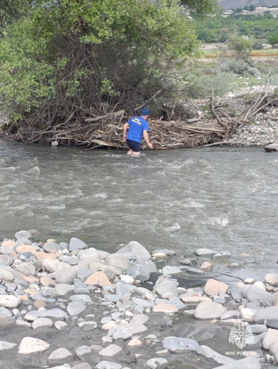 Спасатели Дагестана продолжают поиски пропавших в море троих граждан
