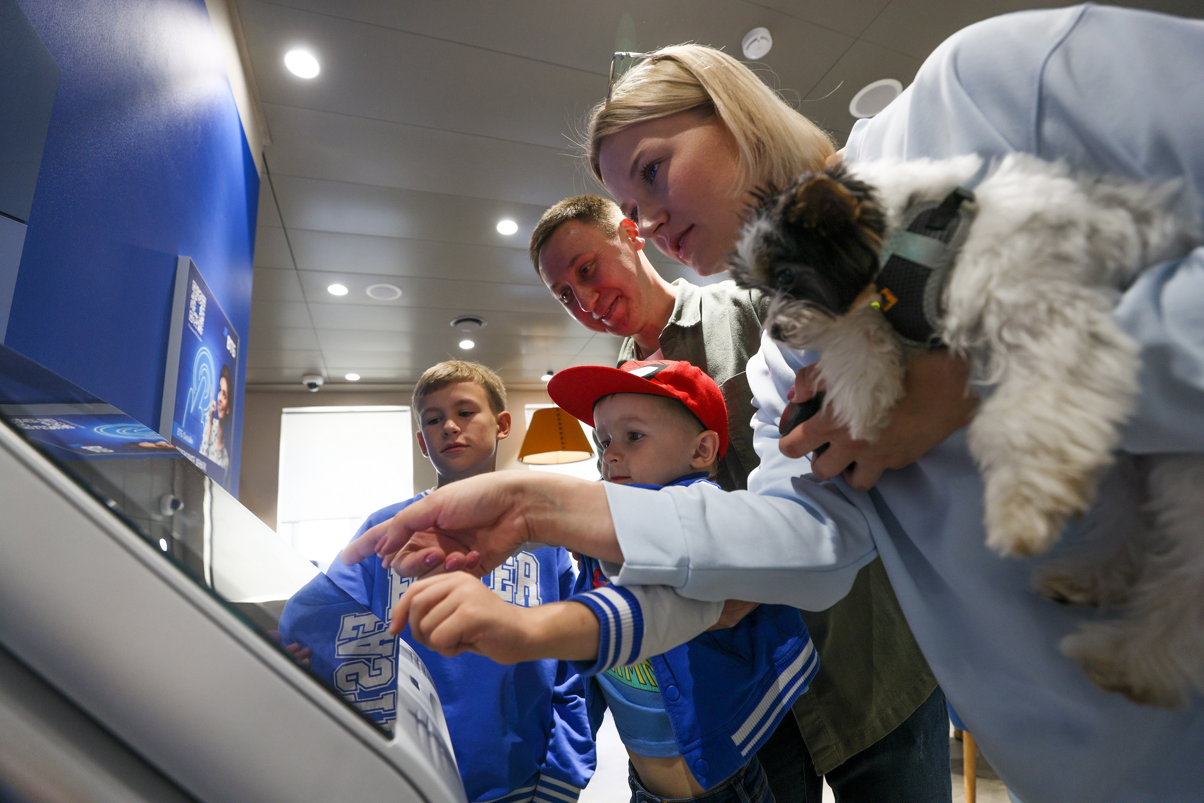 Опрос: на что родители разрешают детям тратить деньги в Интернете