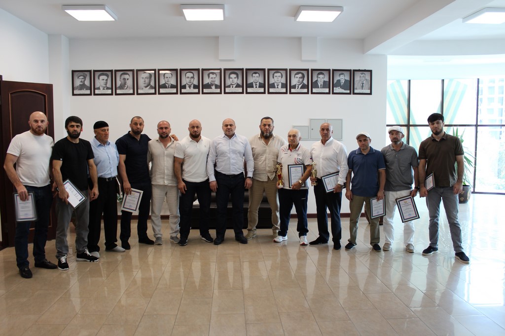 Борцов-ветеранов чествовали в Минспорте Дагестана