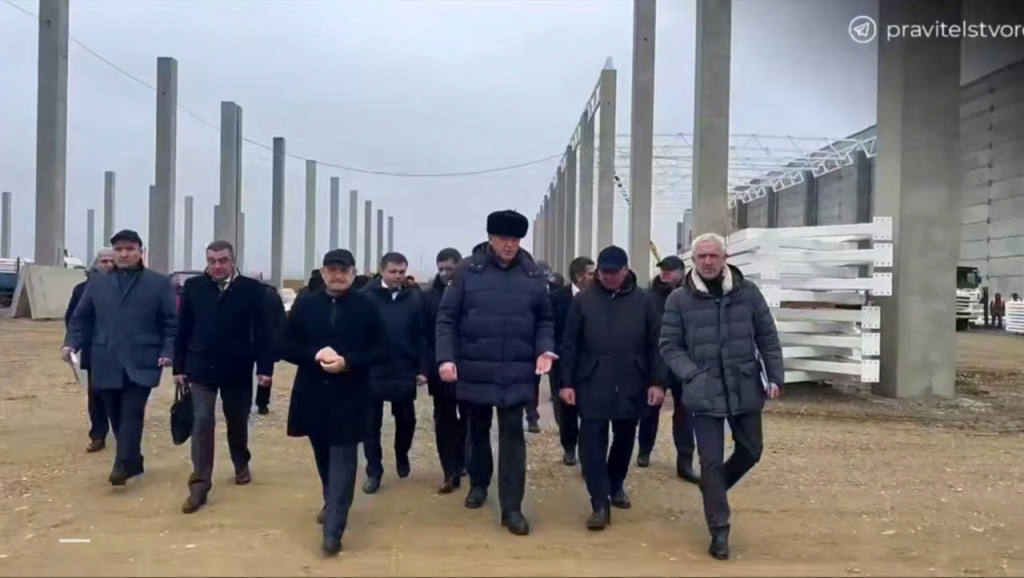 Абдулмуслим Абдулмуслимов посетил стройплощадку склада «Озон»
