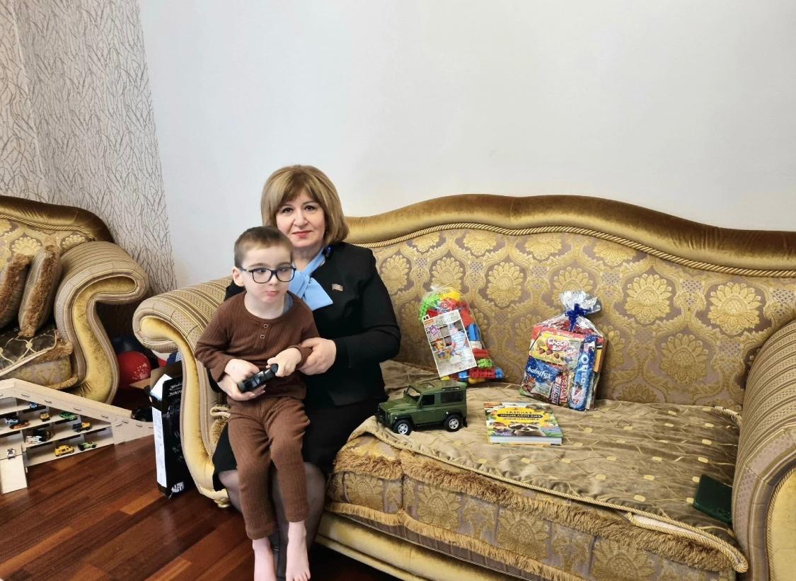 Депутат Эльмира Абиева приняла участие в благотворительной акции «Ёлка желаний»