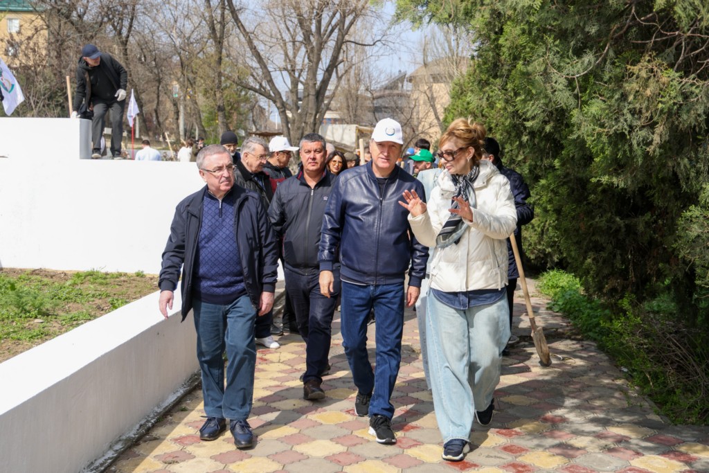Заур Аскендеров принял участие в экологической акции, приуроченной к юбилею Народного Собрания