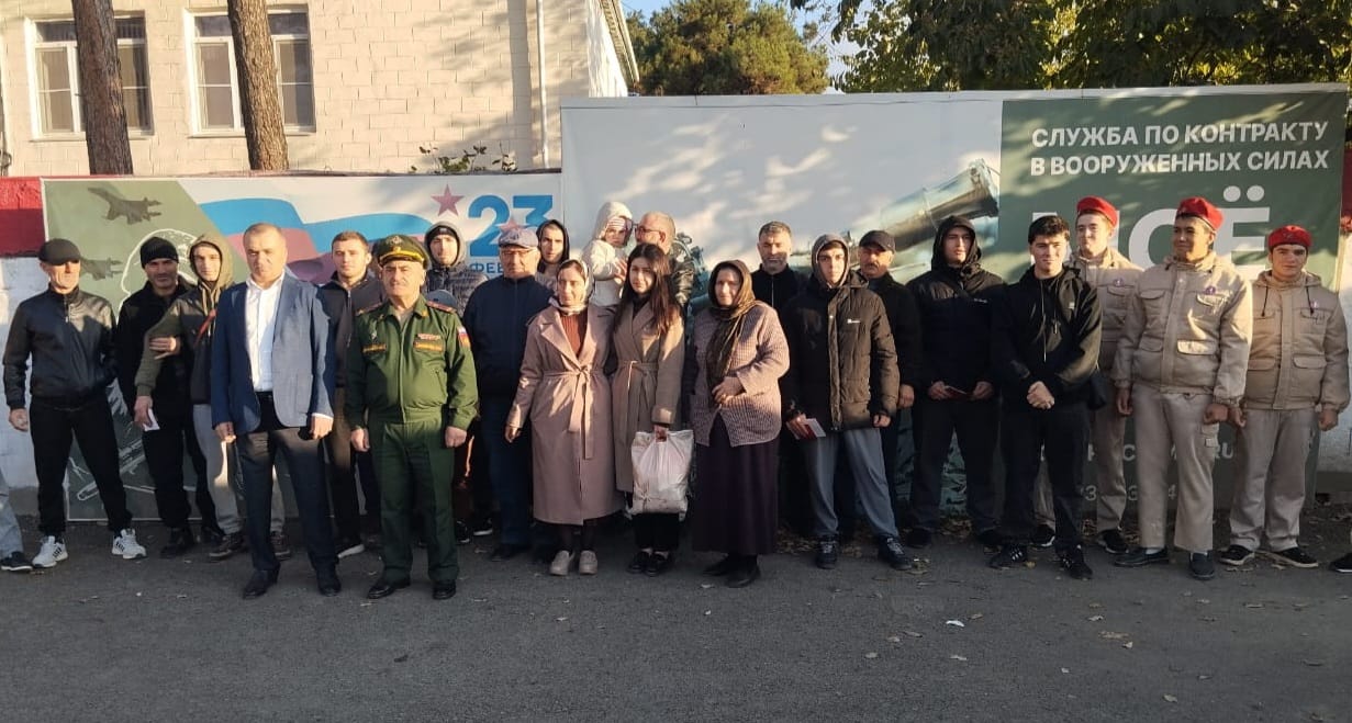 Администрация Сулейман-Стальского района провела торжественную отправку 39 новобранцев