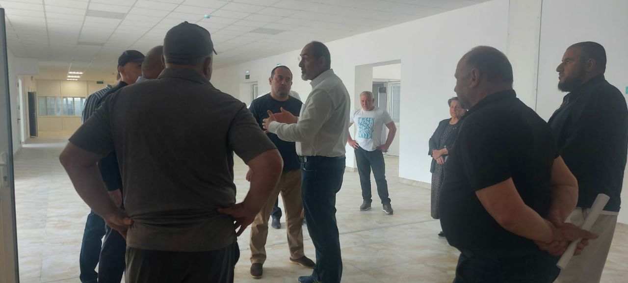 Глава Минобрнауки РД Яхья Бучаев проинспектировал строительство новой школы в Каякентском районе