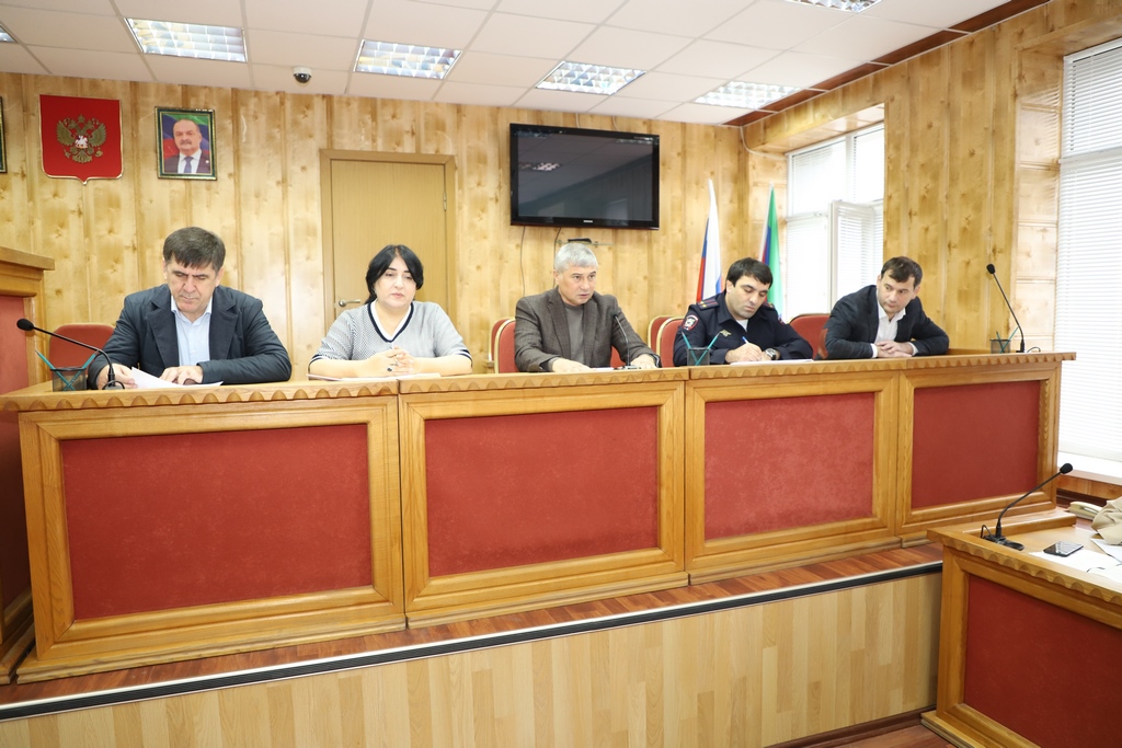 Вопросы организации осеннего призыва обсудили в Кизлярском районе