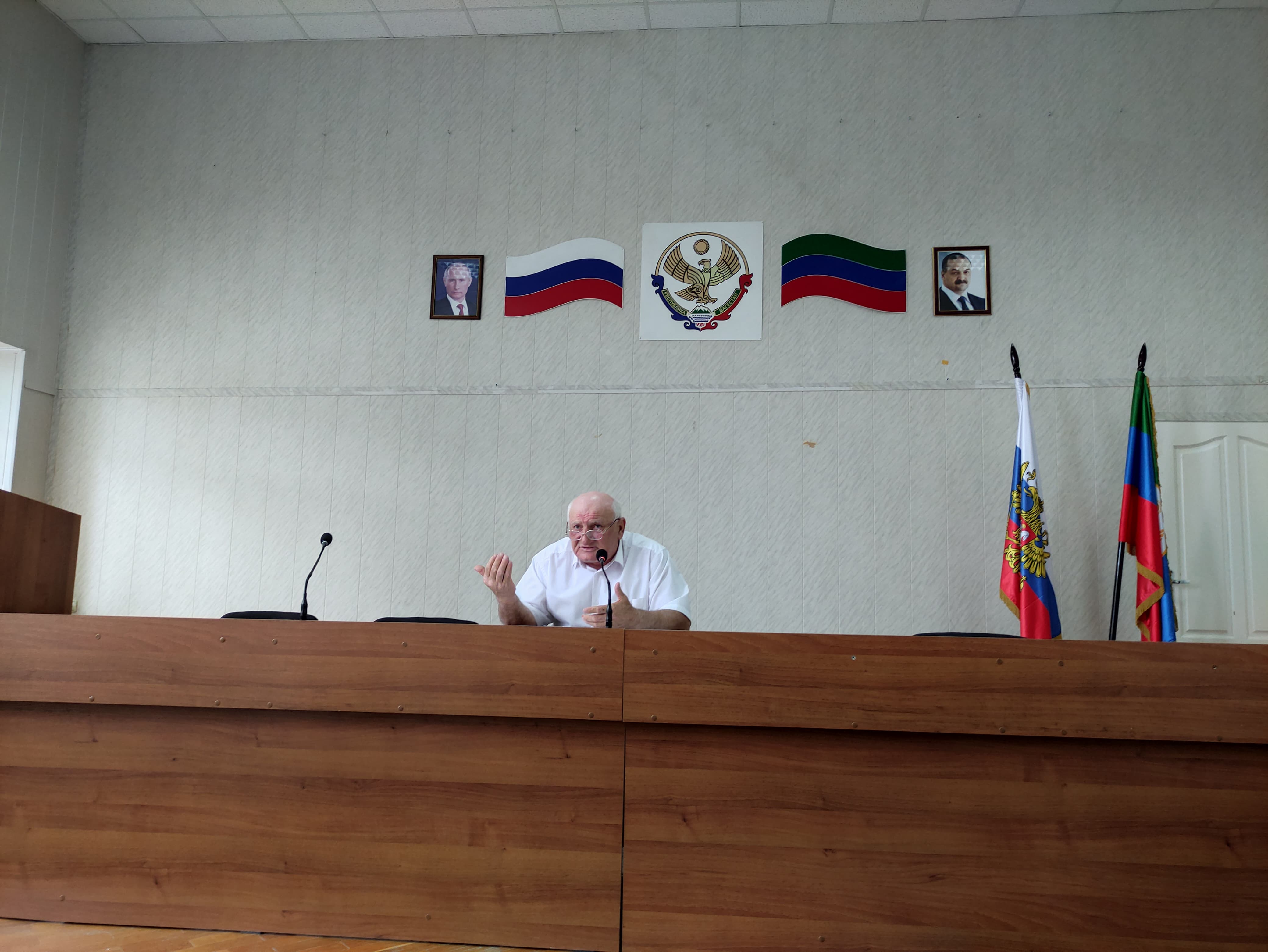 Еженедельное аппаратное совещание прошло в Карабудахкентском районе