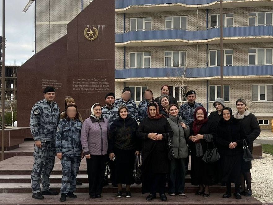 Росгвардейцы Дагестана оказали материальную помощь семьям павших коллег