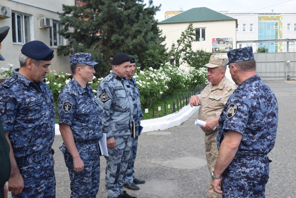 Замкомандующего Северо-Кавказским округом Росгвардии проинспектировал подразделения объединения в Дагестане