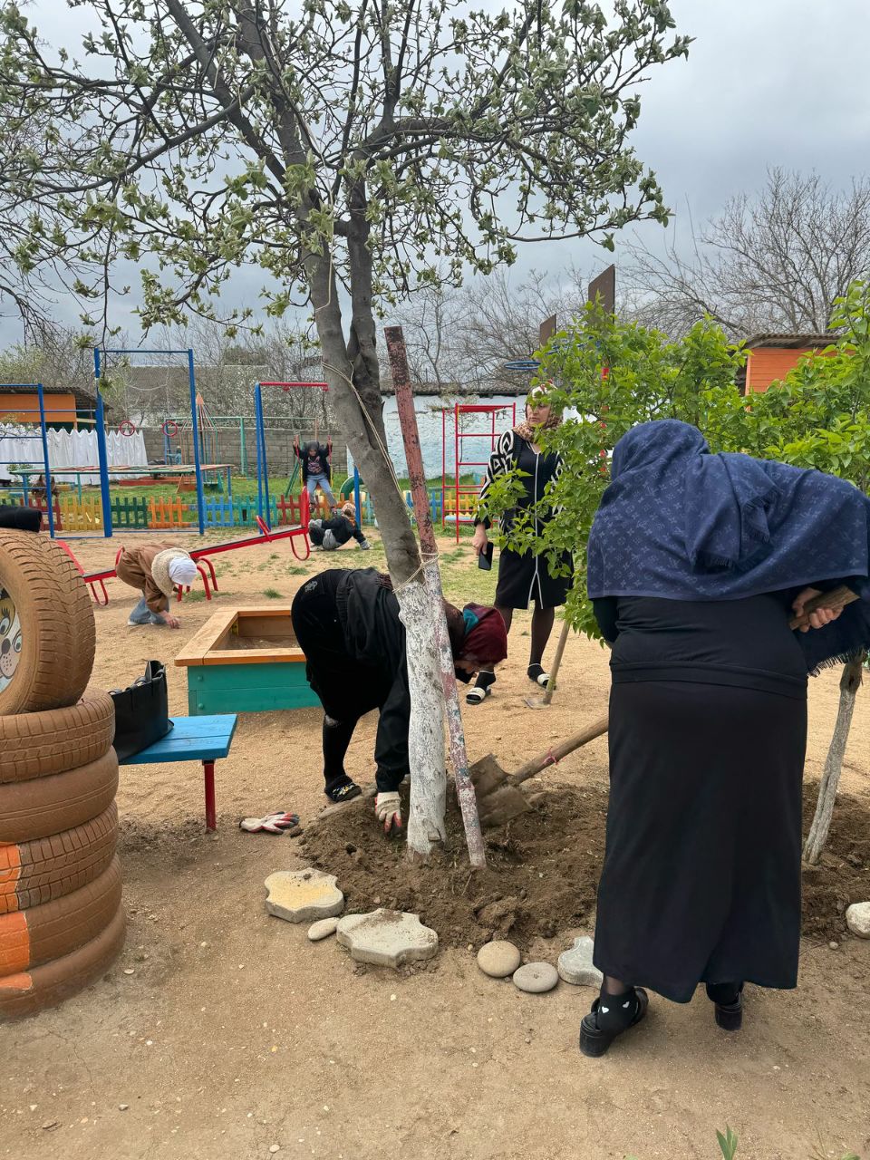 Субботник в честь 80-летия Победы прошел в Каякентском районе