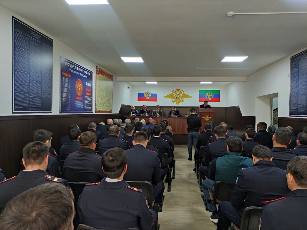 Сотрудников карабудахкентского ОМВД поздравили с праздником и отметили наградами