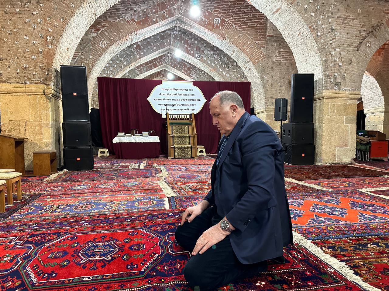 Абдулмуслим Абдулмуслимов поздравил мусульман Дагестана с Днём Арафа