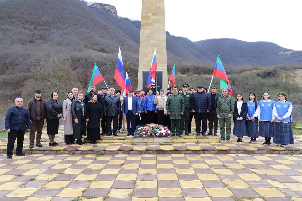 В Табасаранском районе в День Героев Отечества почтили память героев-земляков