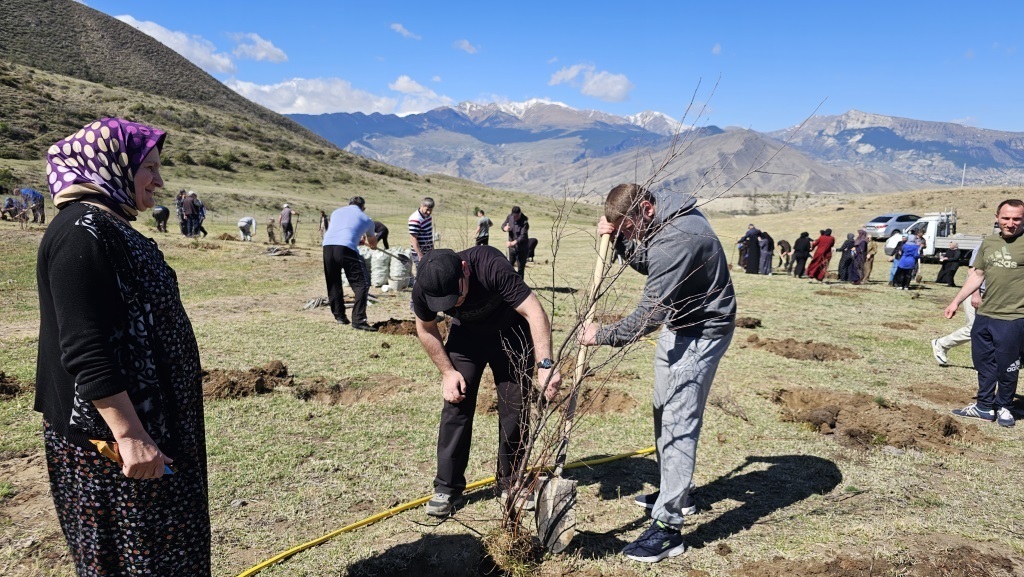В Ботлихском районе в рамках всероссийского субботника заложен «Сад памяти»