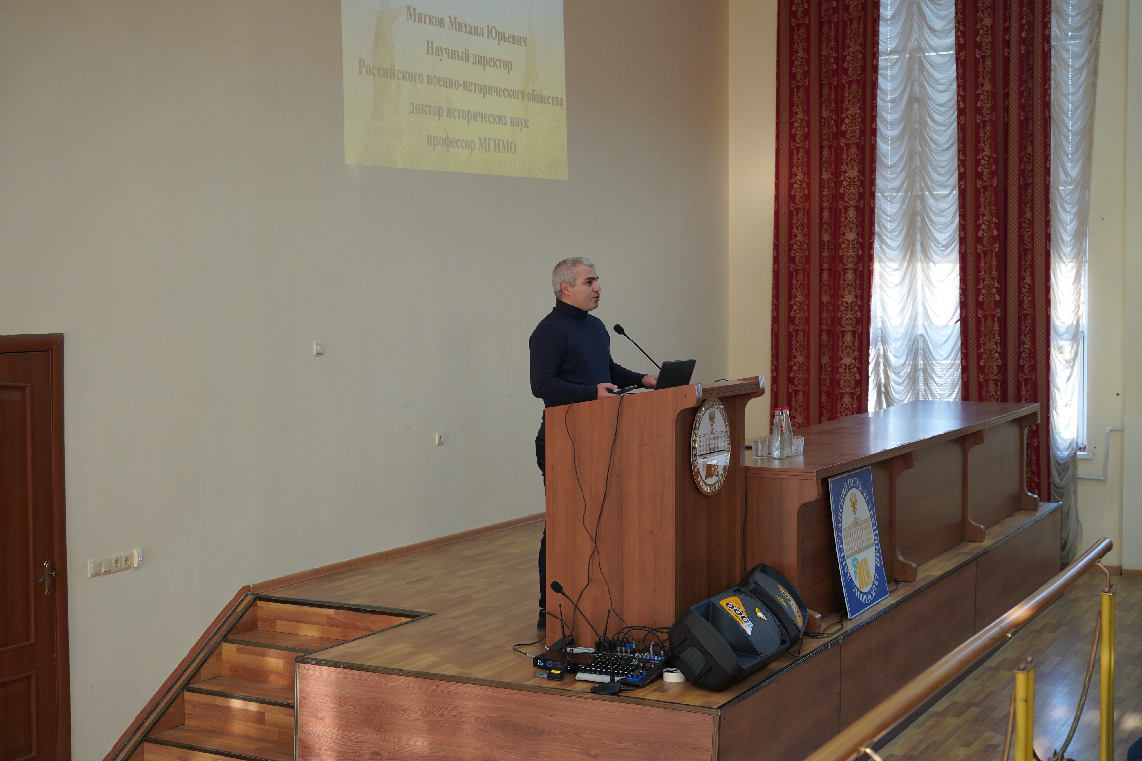В ДГУ состоялась лекция профессора МГИМО Михаила Мягкова об истории России от Киевской Руси до современности