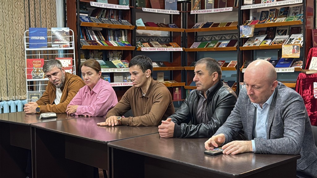 Чемпион мира по грепплингу Руслан Раджабханов встретился со школьниками Сергокалинского района