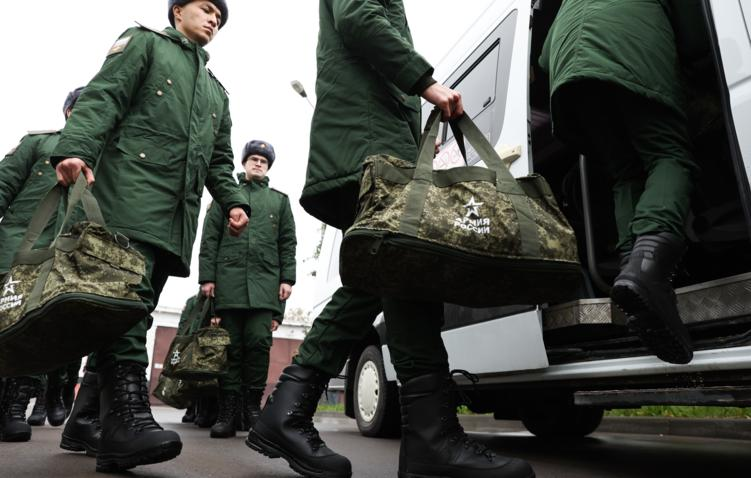 Госдума приняла закон о круглогодичном призыве