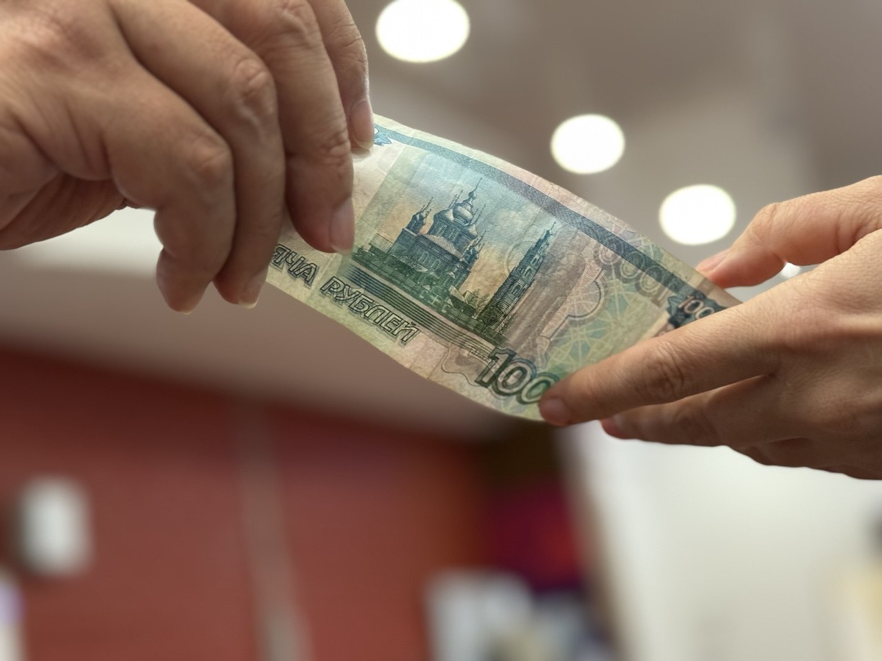 Дагестанцы в среднем занимают «до зарплаты» 11 тыс. рублей