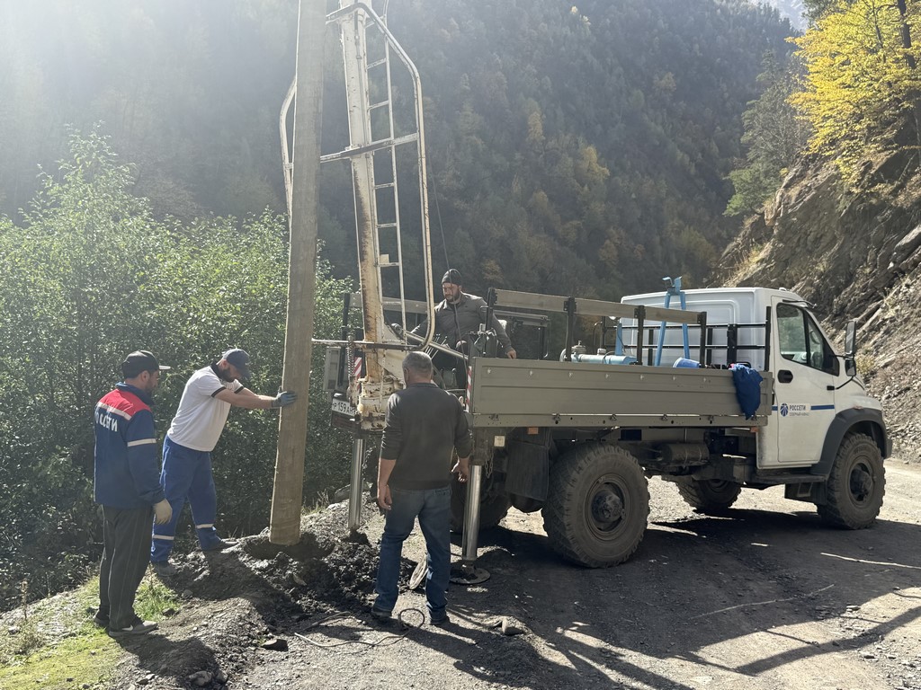 В Тляратинском районе проходит работа по переносу протяженной линии электропередачи